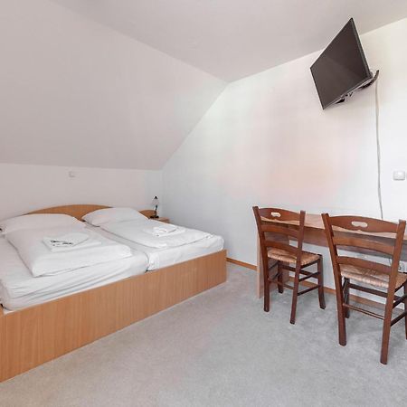 Gostilna Logar Hotel Hotemaze Buitenkant foto