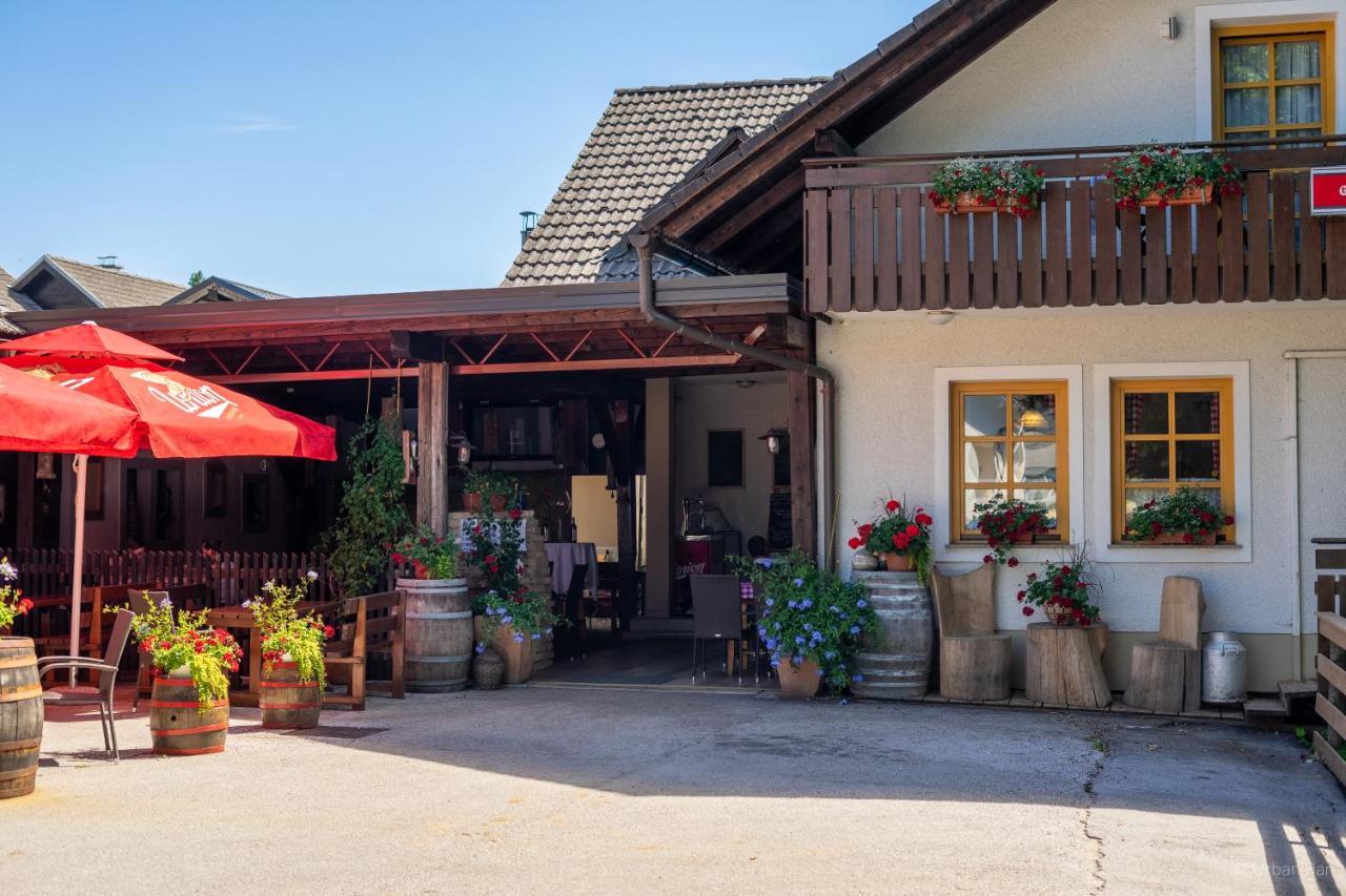 Gostilna Logar Hotel Hotemaze Buitenkant foto