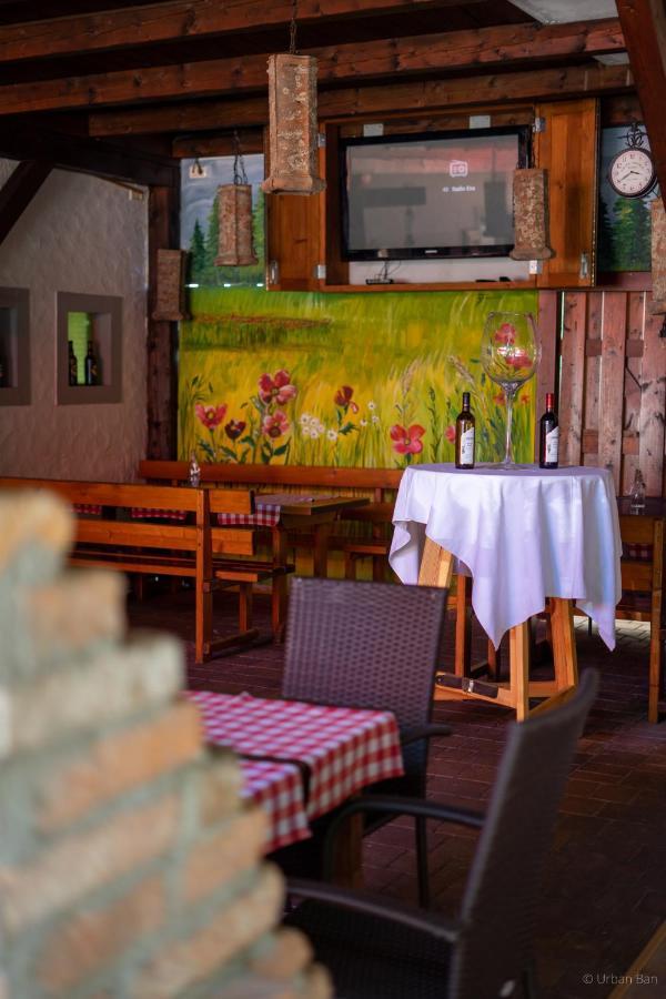Gostilna Logar Hotel Hotemaze Buitenkant foto