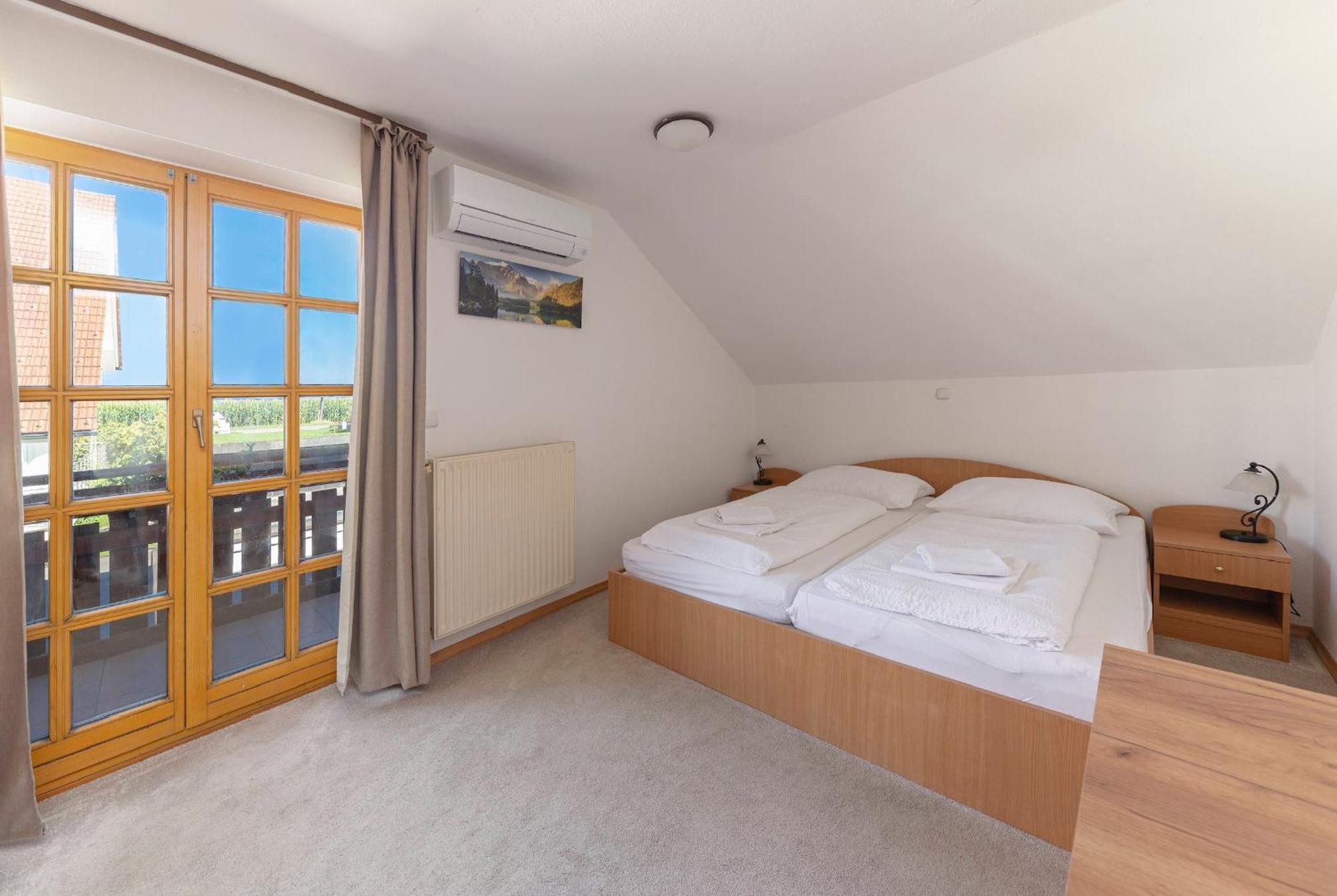 Gostilna Logar Hotel Hotemaze Buitenkant foto