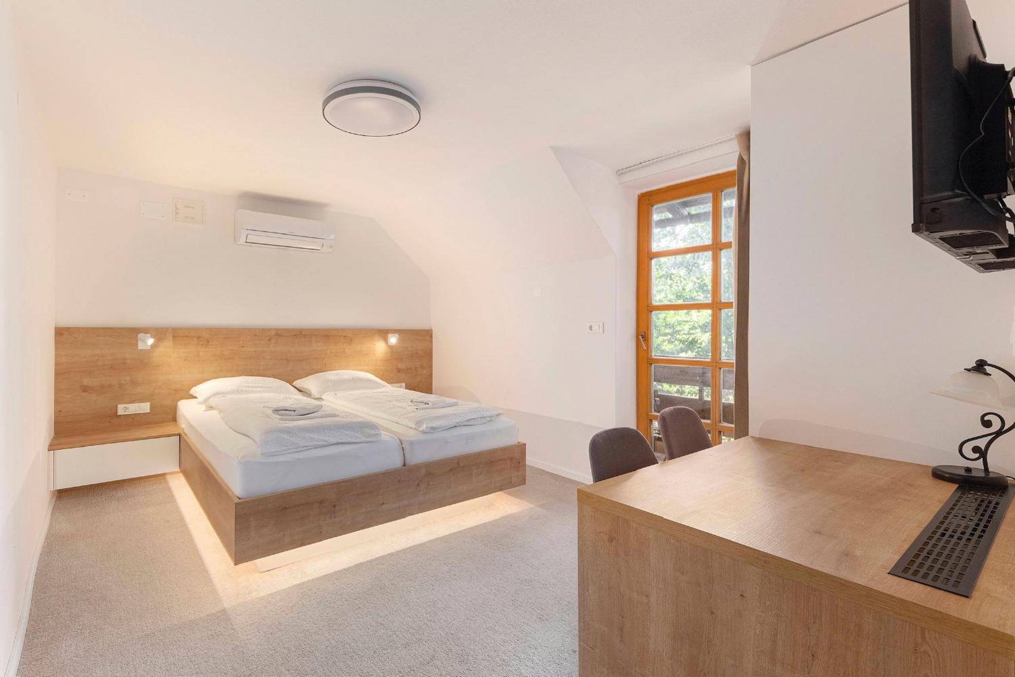 Gostilna Logar Hotel Hotemaze Buitenkant foto