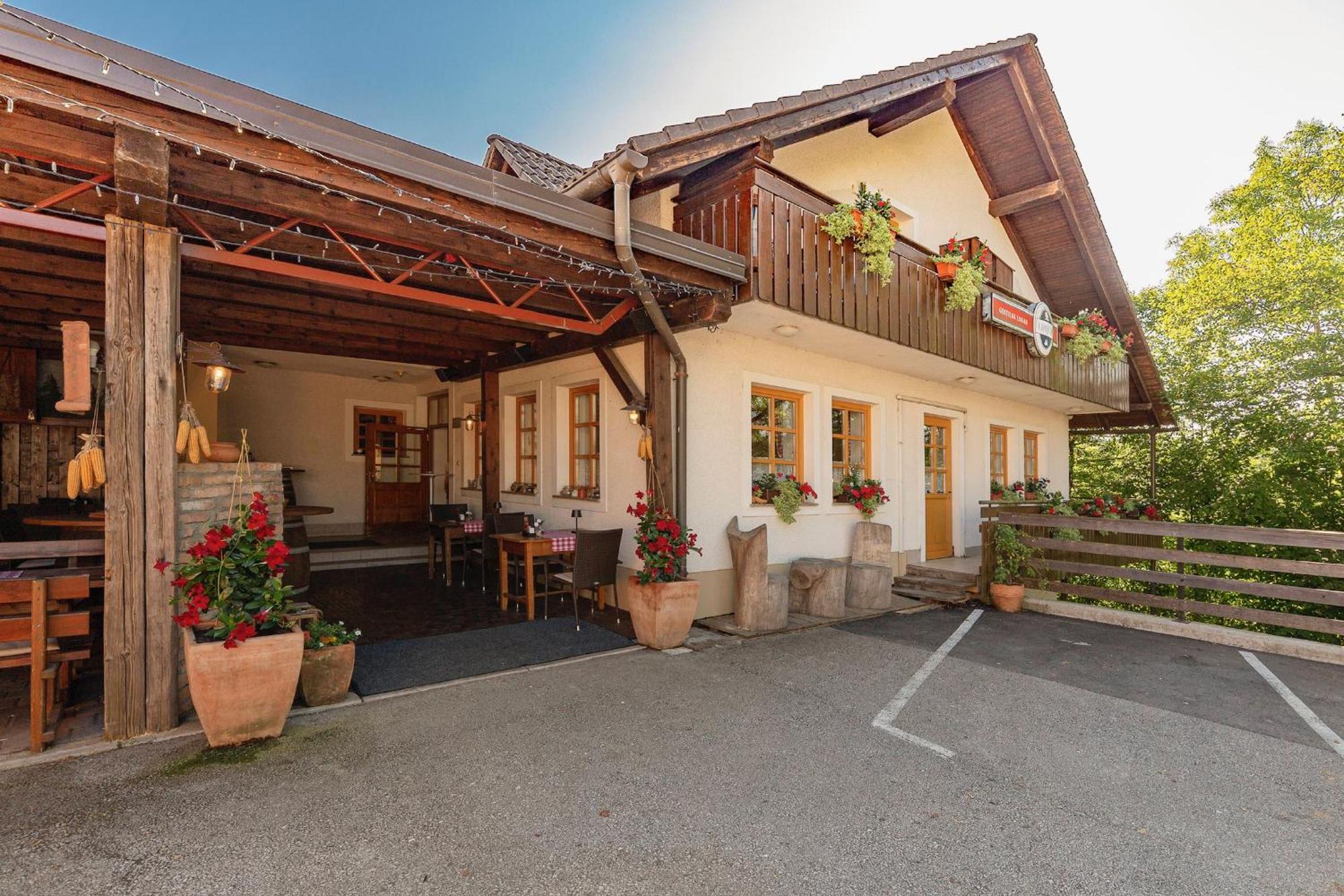 Gostilna Logar Hotel Hotemaze Buitenkant foto